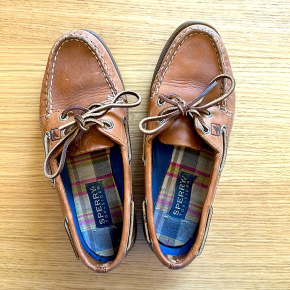Women’s Sperrys Size 7 - Picture 1 of 3
